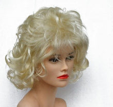Lade das Bild in den Galerie-Viewer, Gelockte Kurzhaarperücke (hellblond) 166-613
