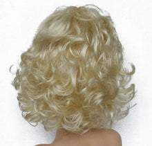 Lade das Bild in den Galerie-Viewer, Gelockte Kurzhaarperücke (hellblond) 166-613
